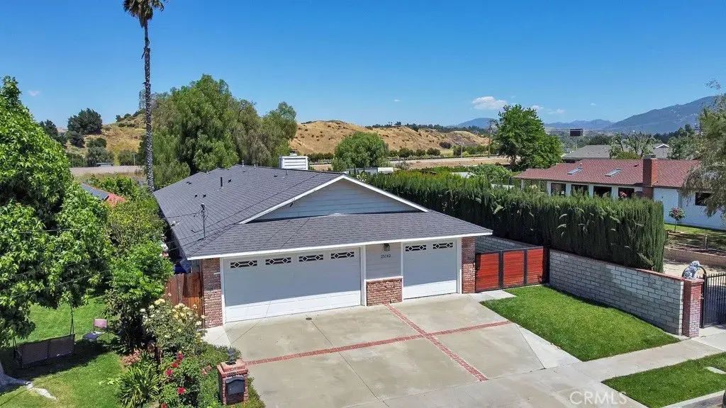 25142 Walnut St., Newhall