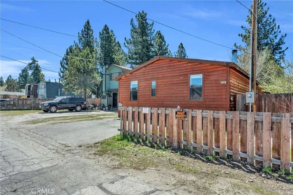 1124 W Country Club Boulevard, Big Bear City
