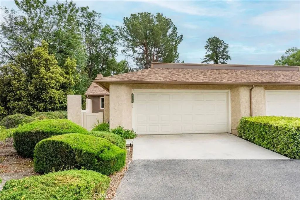 20008 Avenue Of The Oaks, Newhall