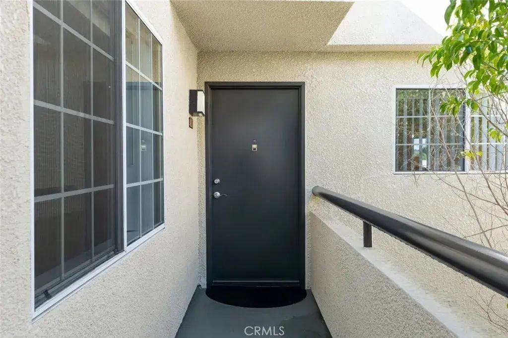 5500 Owensmouth Avenue 331, Woodland Hills