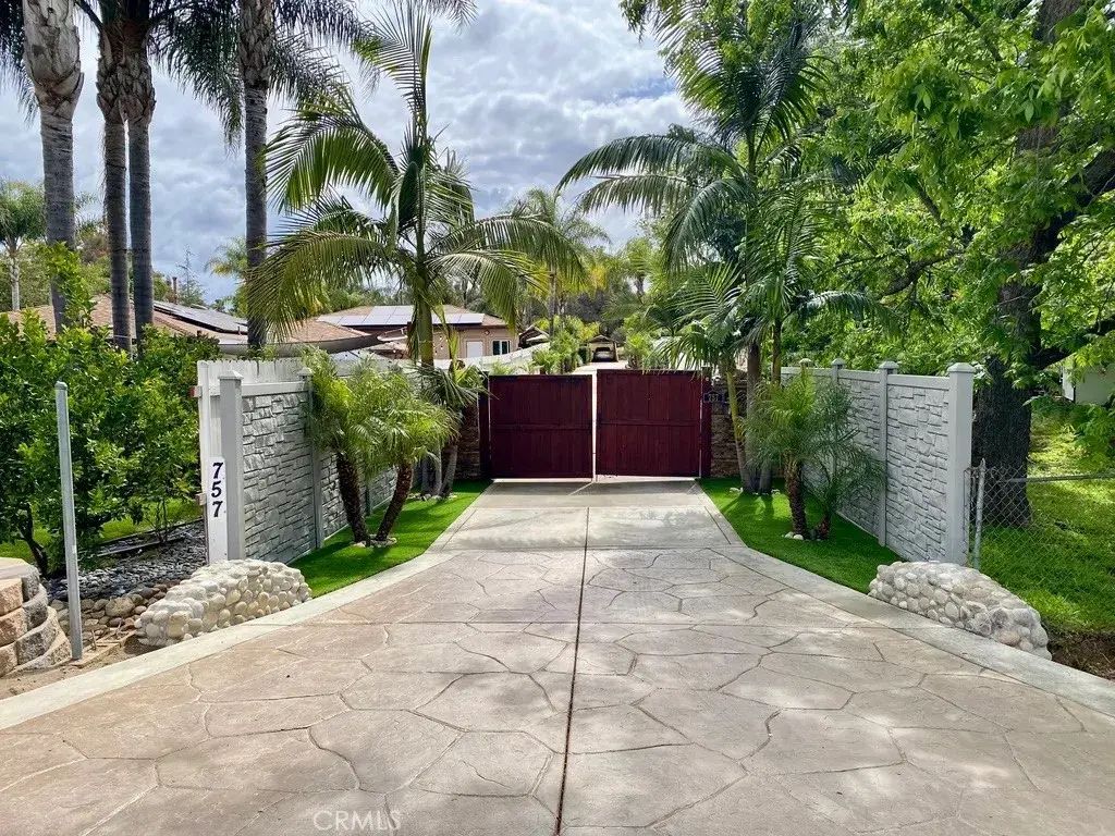 757 N. Stagecoach Lane, Fallbrook