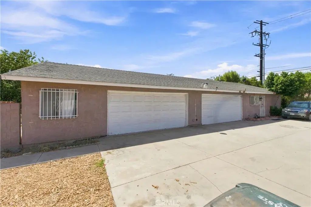 17317 Marygold, Bloomington