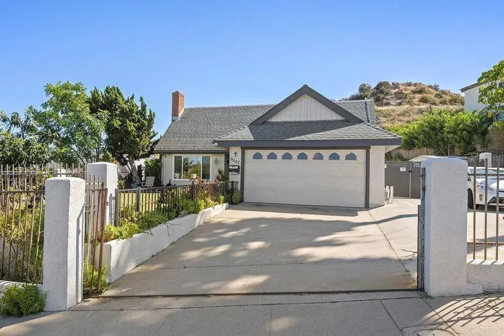 6467 Viewpoint Drive, 