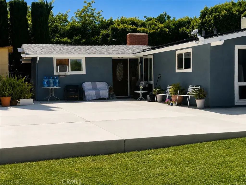 6547 Kelvin, Winnetka