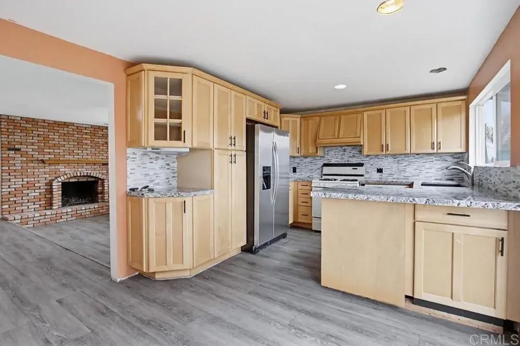 8549 De Vos Drive, Santee