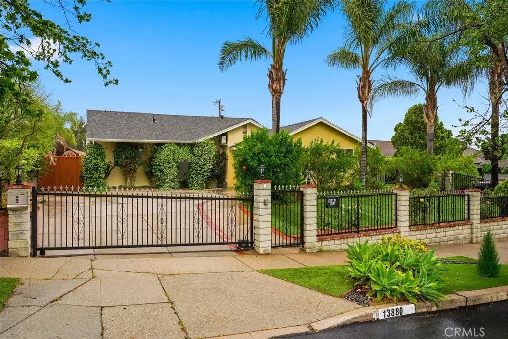 13880 Lexicon, Sylmar