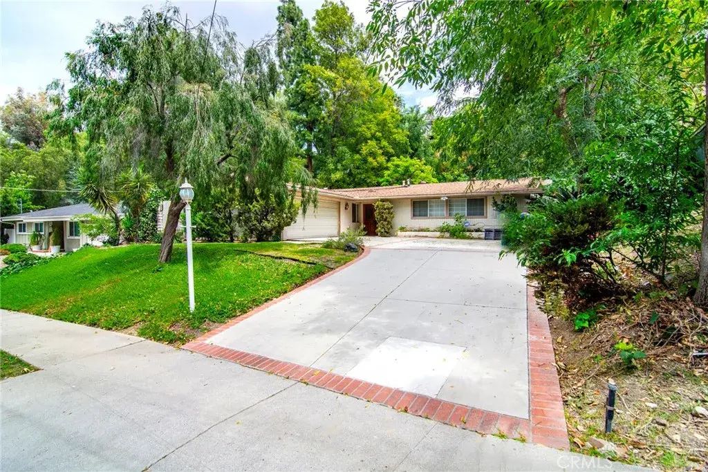 20600 Clarendon, Woodland Hills