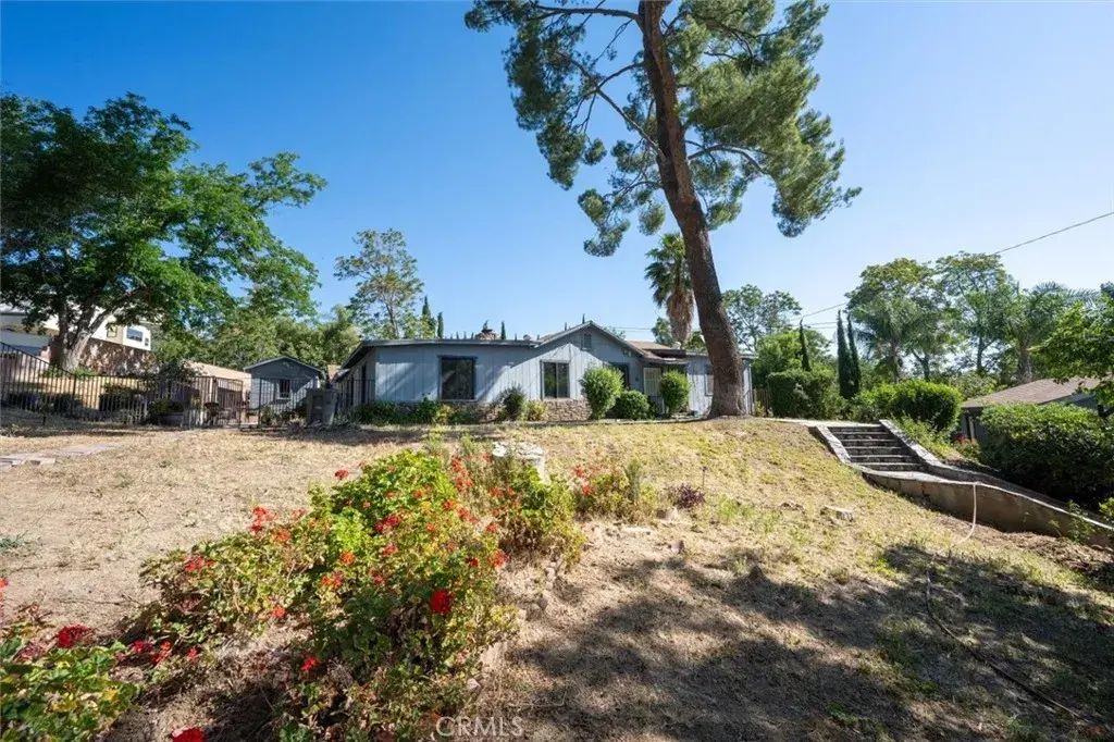 28717 Bouquet Canyon, Saugus