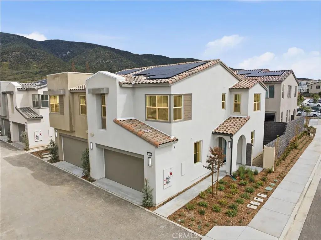 15874 Blue Copper Way, Fontana