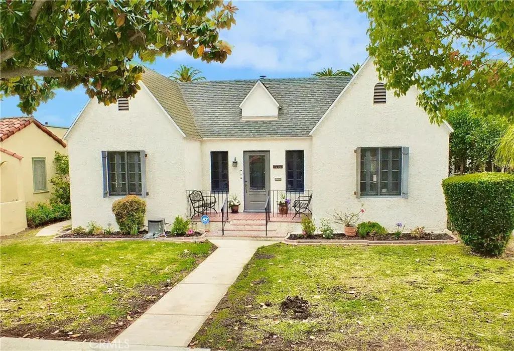 3757 Cerritos Avenue, Long Beach