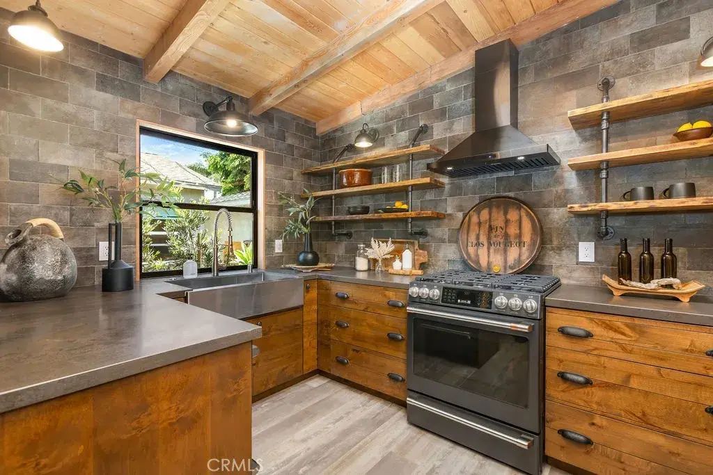 252 Walnut, Costa Mesa