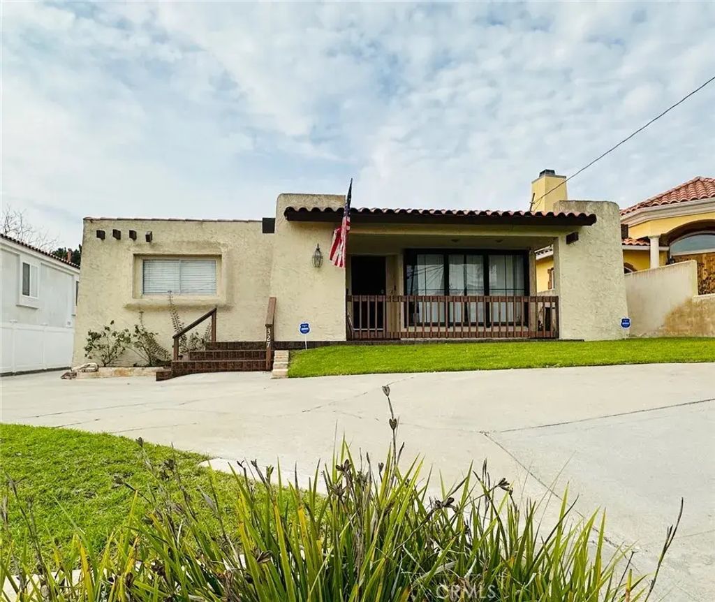 327 S Meadows Avenue, Manhattan Beach