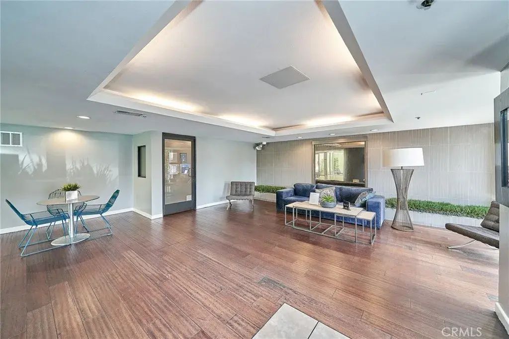 345 S Alexandria 212, Los Angeles