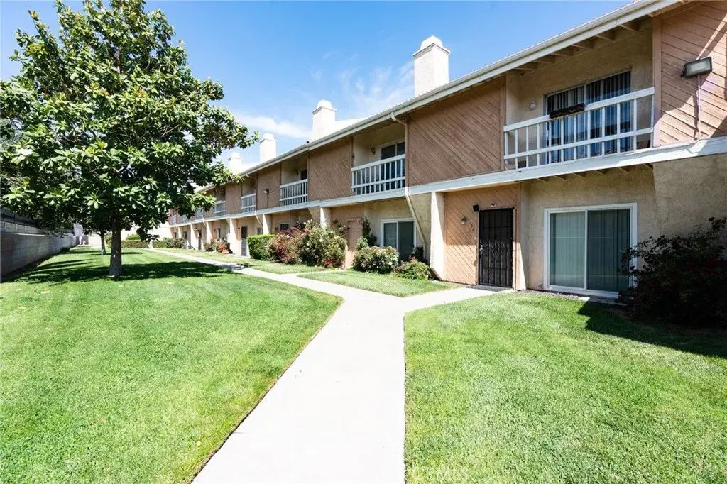 16465 Green Tree Boulevard 58, Victorville