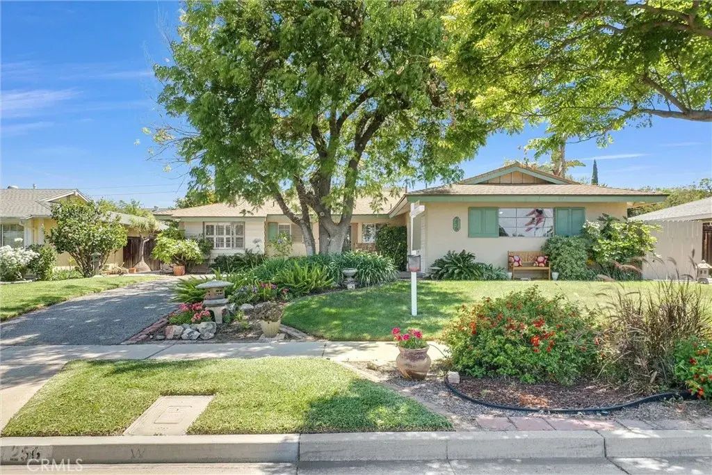 256 E Monterey, Corona
