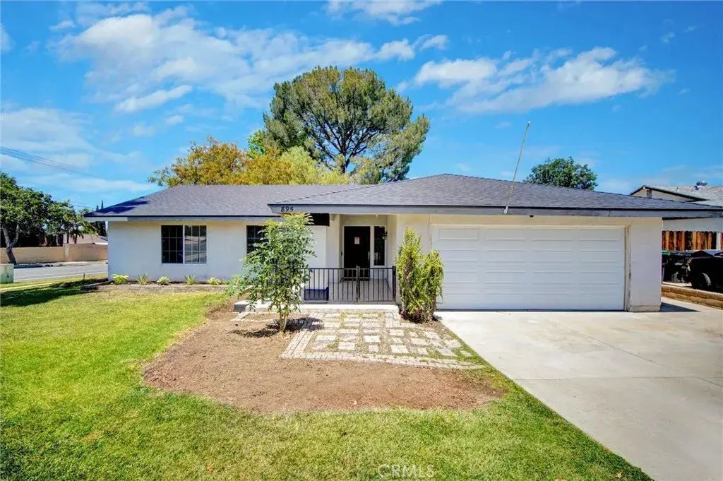 895 W Crestview, Corona