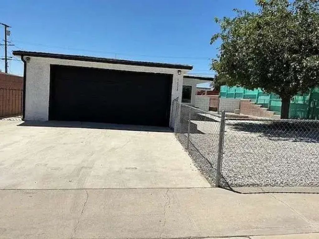 1008 E Elizabeth Street, Barstow