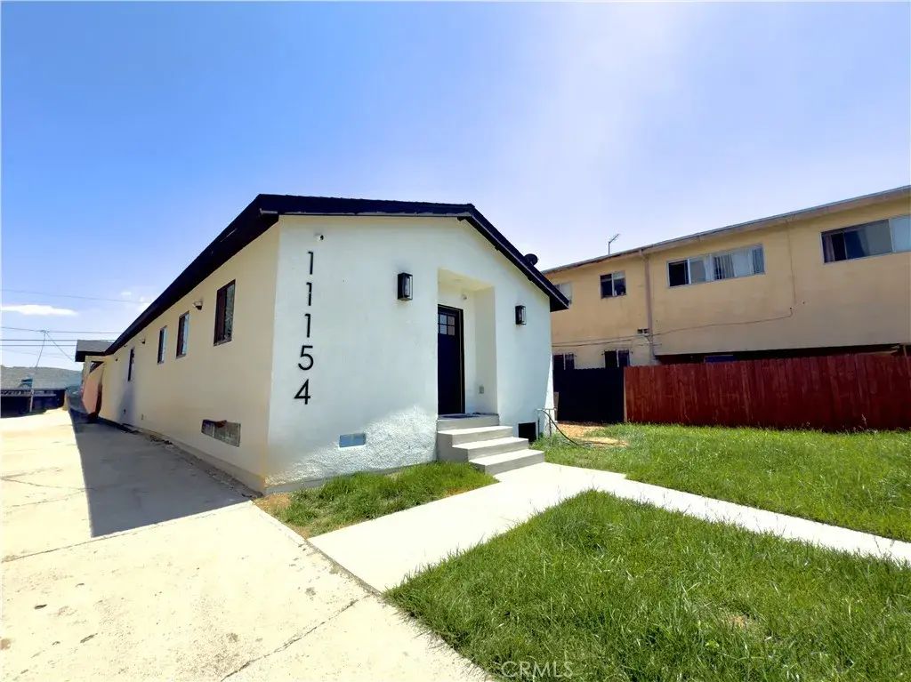 11154 S Broadway, Los Angeles