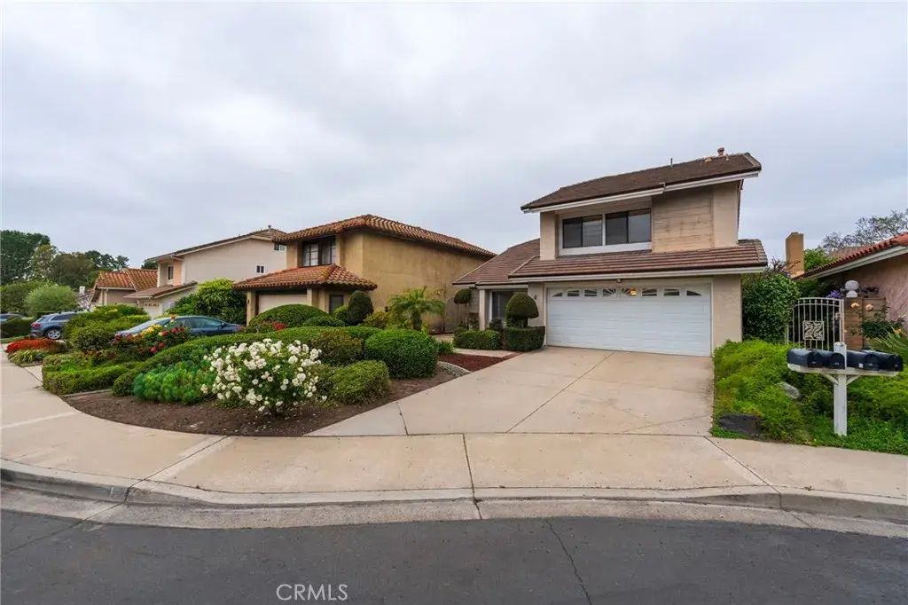 27 Lucero East, Irvine