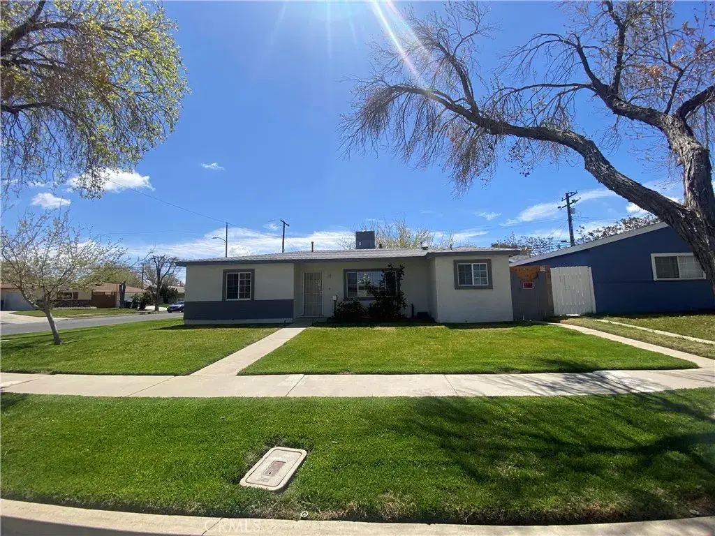 646 E Nugent, Lancaster