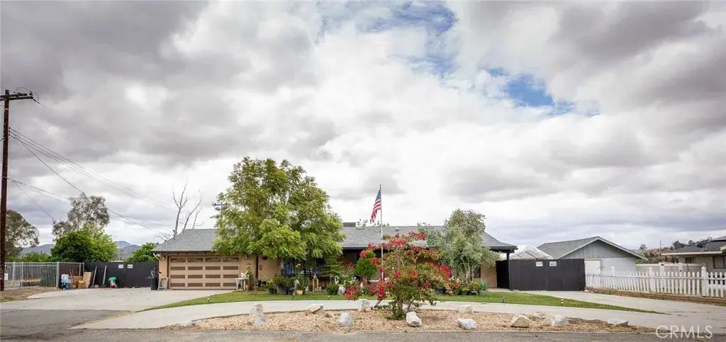 42385 Mayberry, Hemet