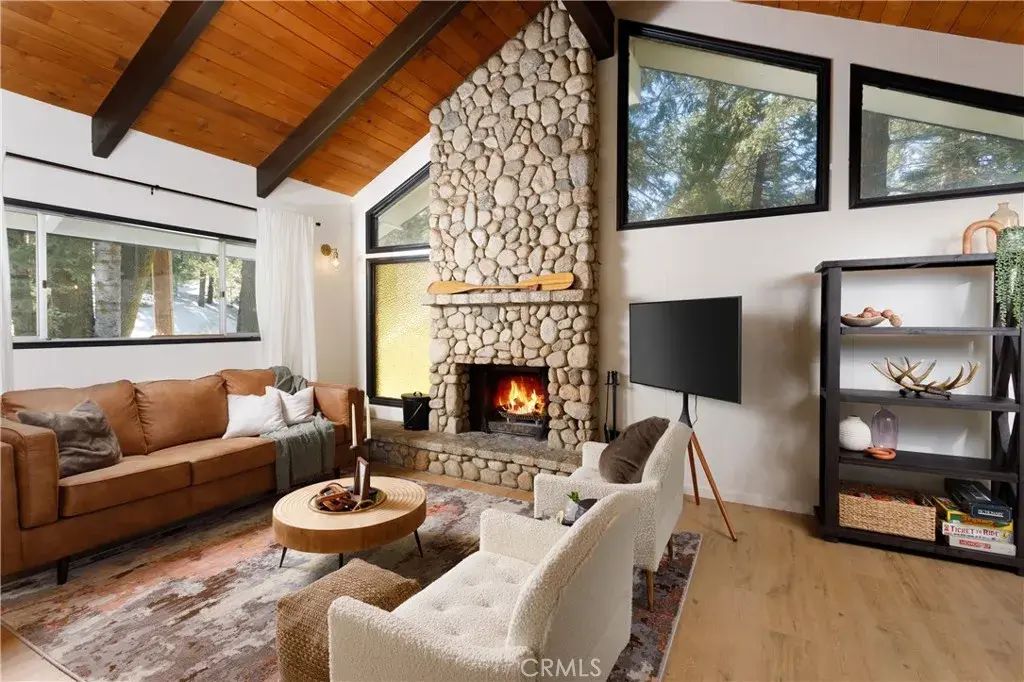 825 Lake View Lane, Twin Peaks