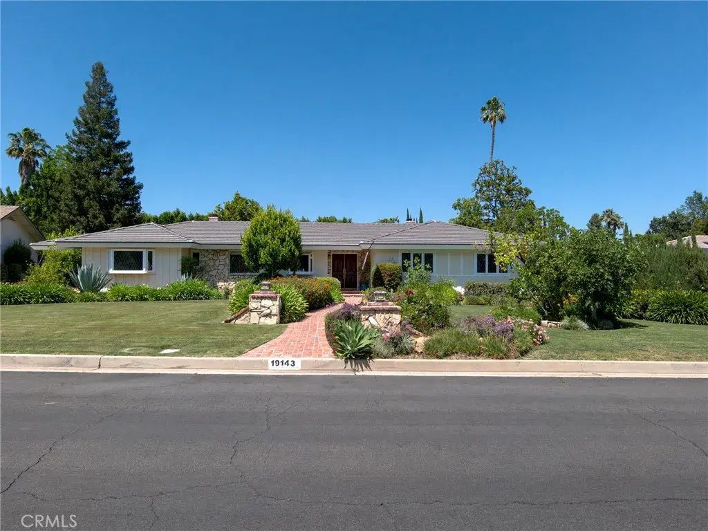 19143 Marilla, Northridge