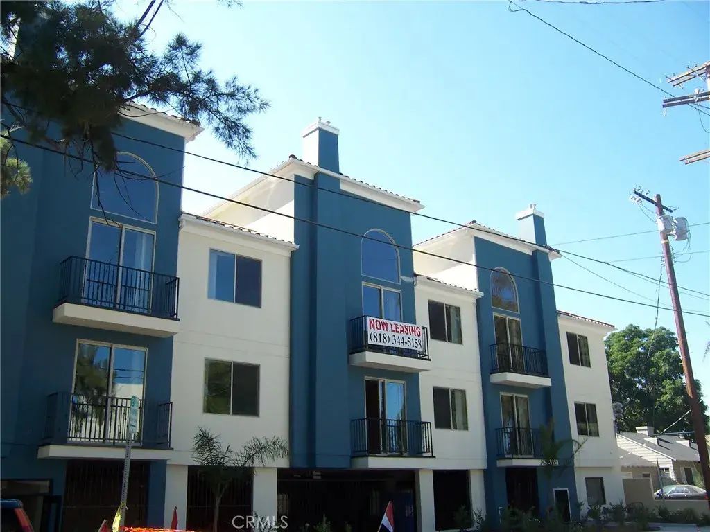 6825 Baird Avenue 109, Reseda