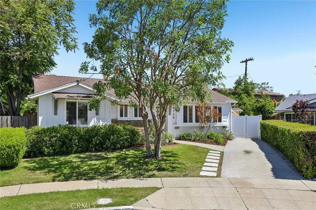 16729 Archwood, Lake Balboa