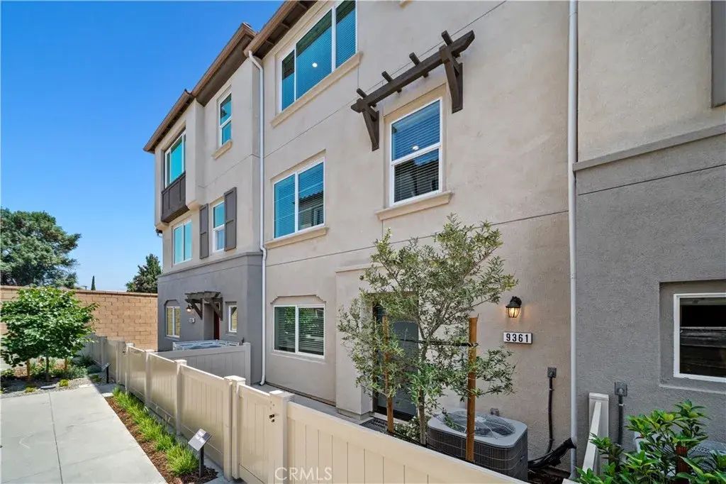 9361 Via Azul, Pico Rivera