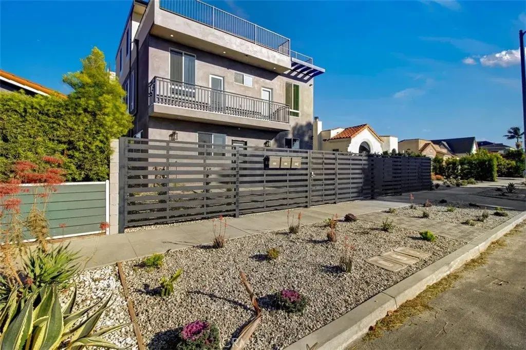 3018 West Boulevard, Los Angeles