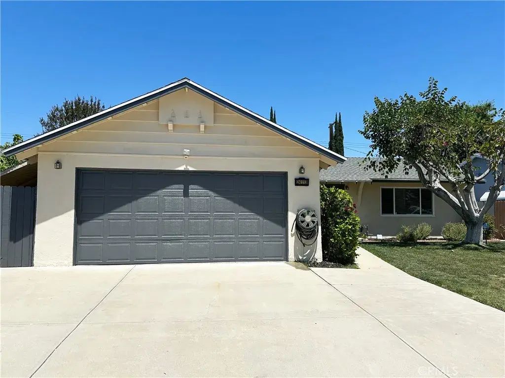 24113 Hartland, West Hills