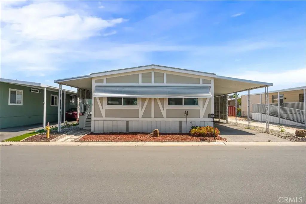 4000 Pierce 284, Riverside