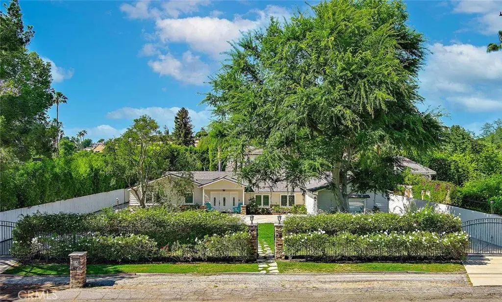 23433 Hatteras, Woodland Hills