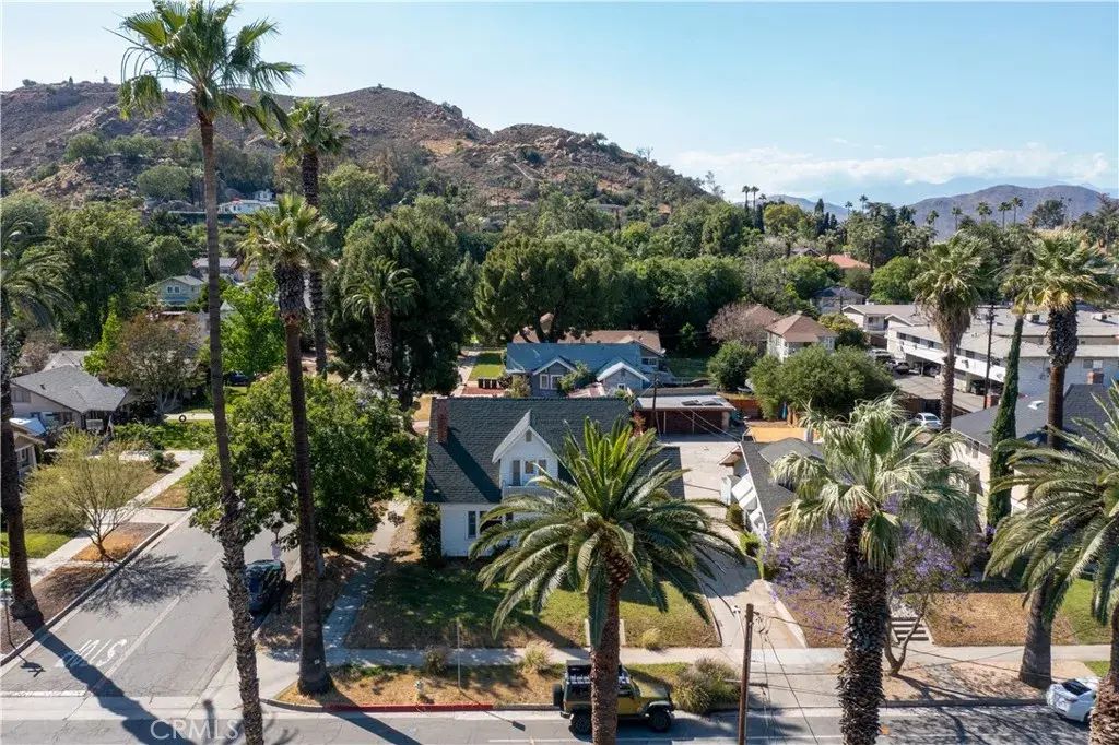 3893 Pine Street, Riverside