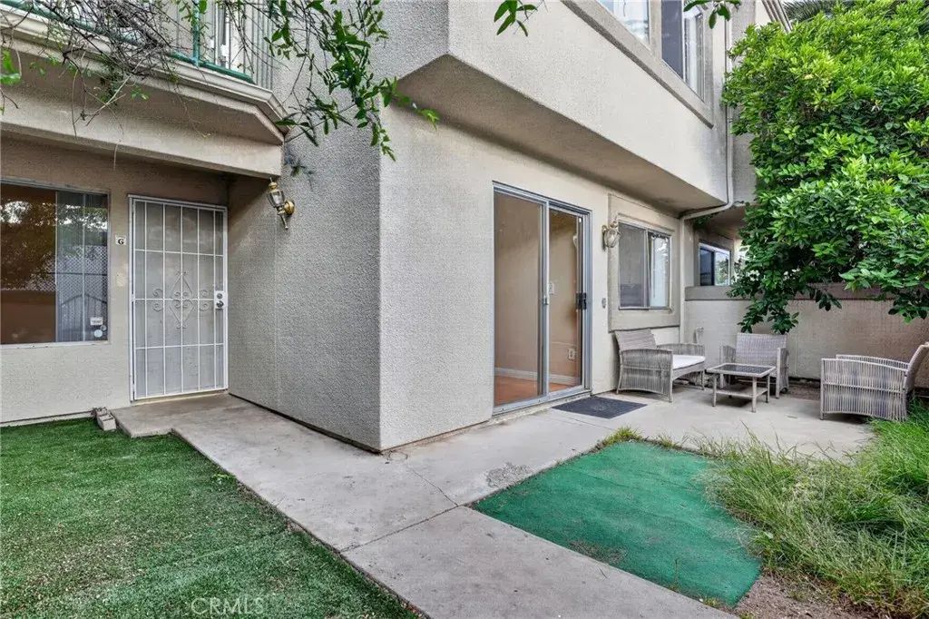 18526 Mayall Street G, Northridge