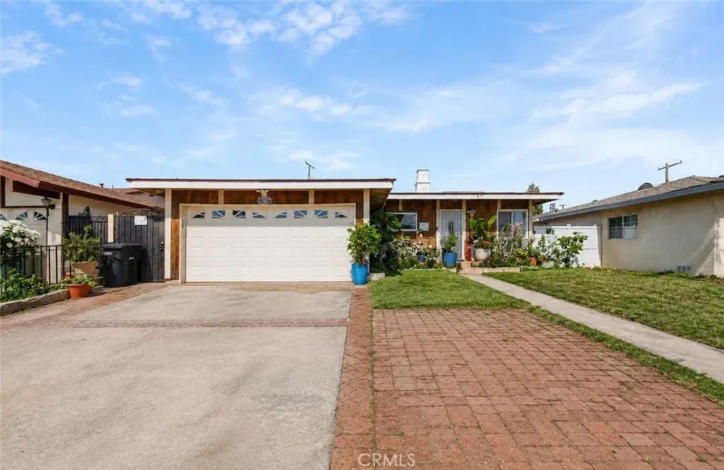21017 Violeta Avenue, Lakewood