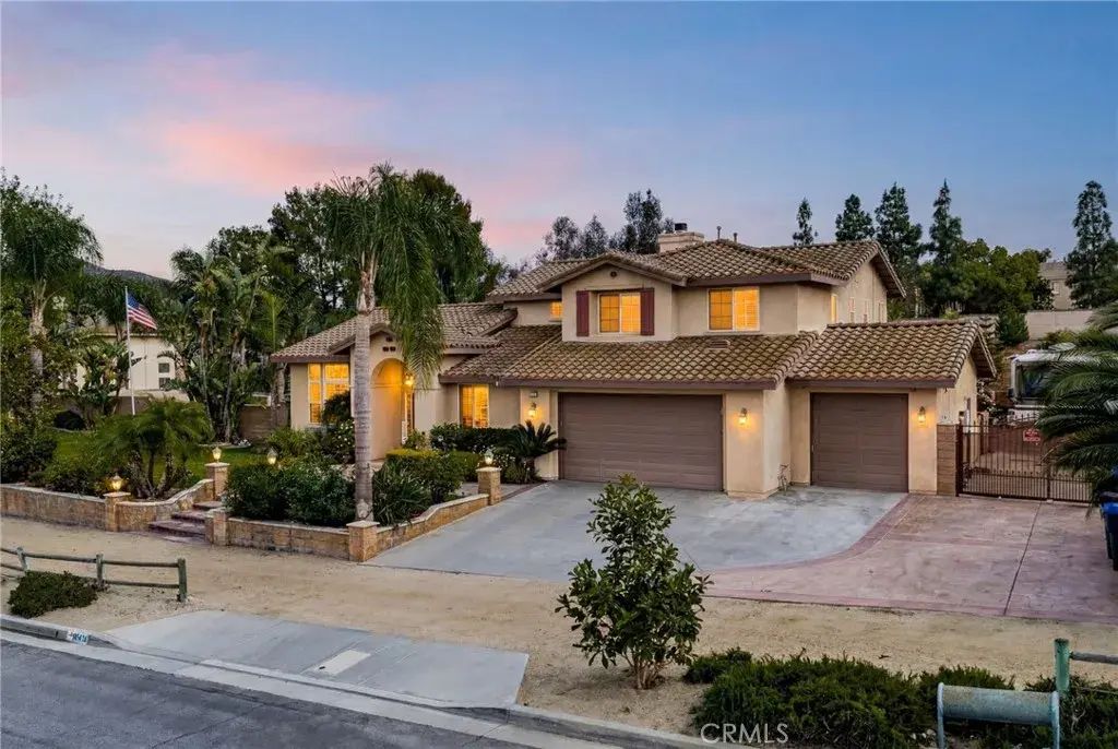954 Thoroughbred, Norco