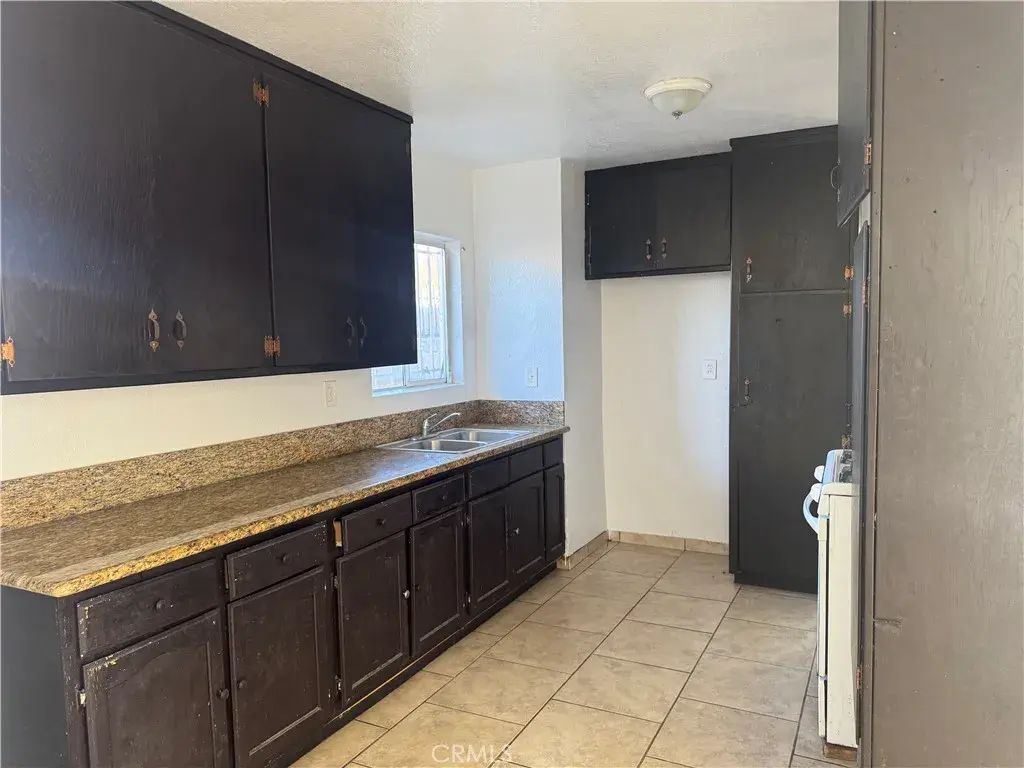 1111 W 93rd, Los Angeles