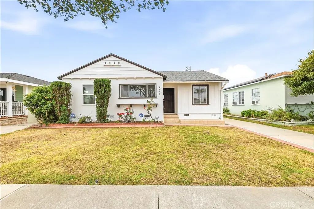 4537 Lakewood Boulevard, Lakewood
