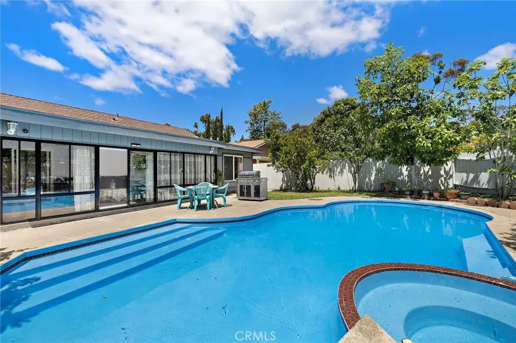 23512 Lipari, Laguna Hills