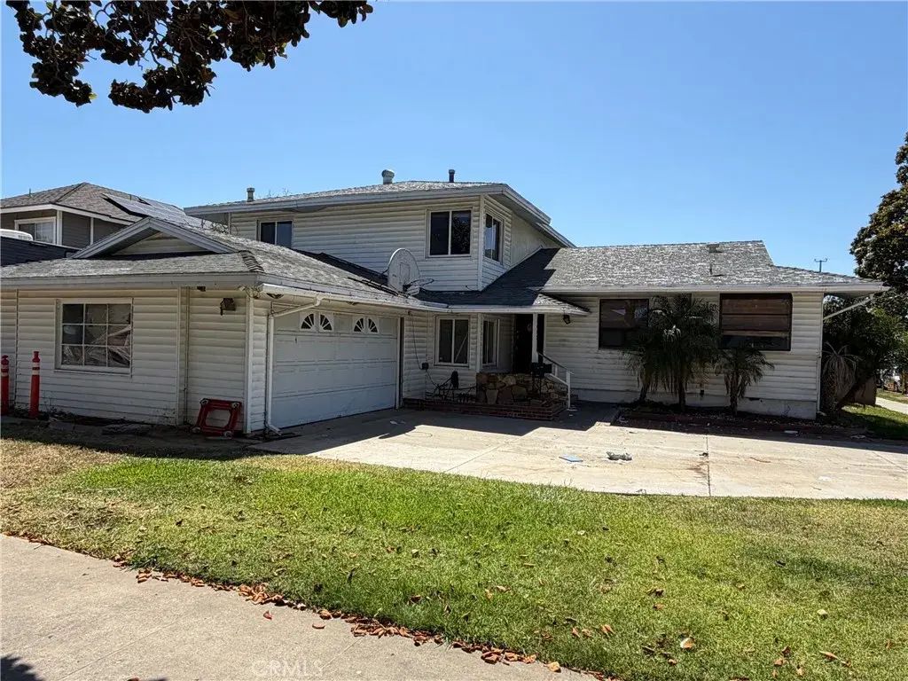 1482 N Grand, Orange