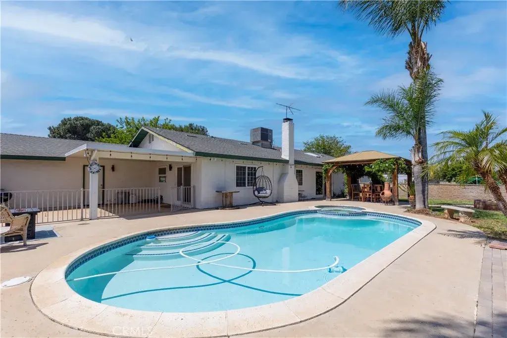 9025 Chris Court, Jurupa Valley