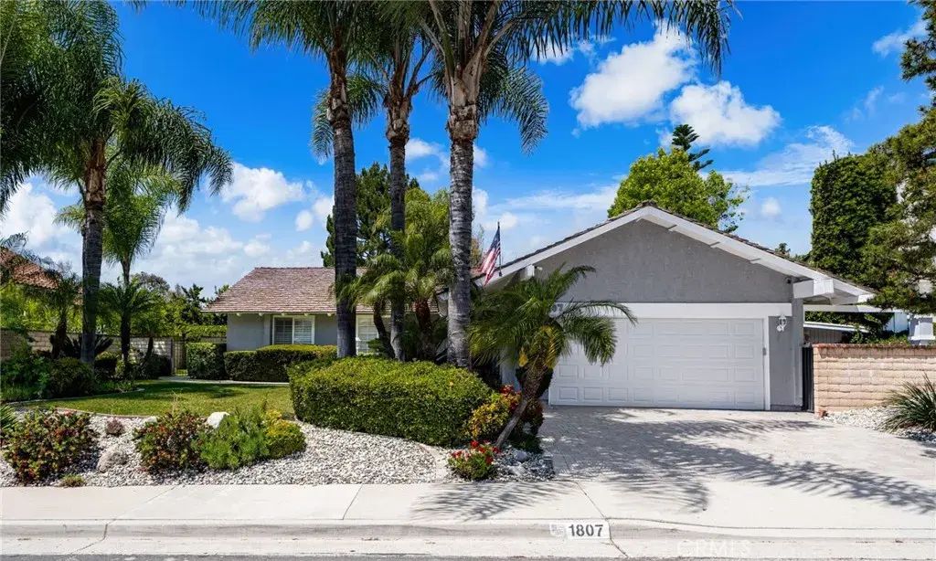 1807 Via Palomares, San Dimas