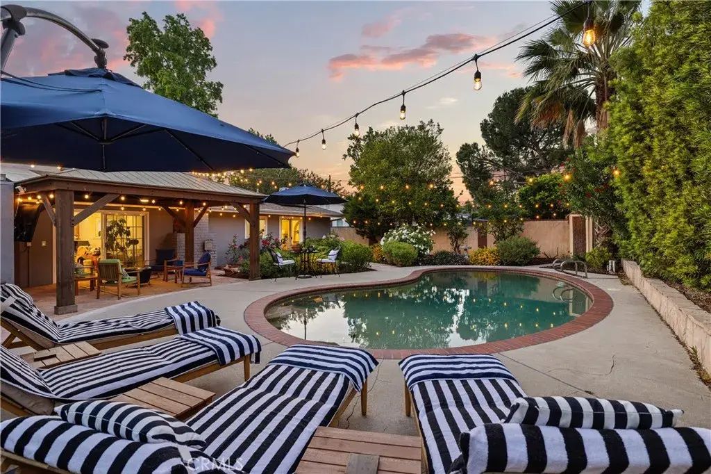 8420 Cozycroft, Winnetka