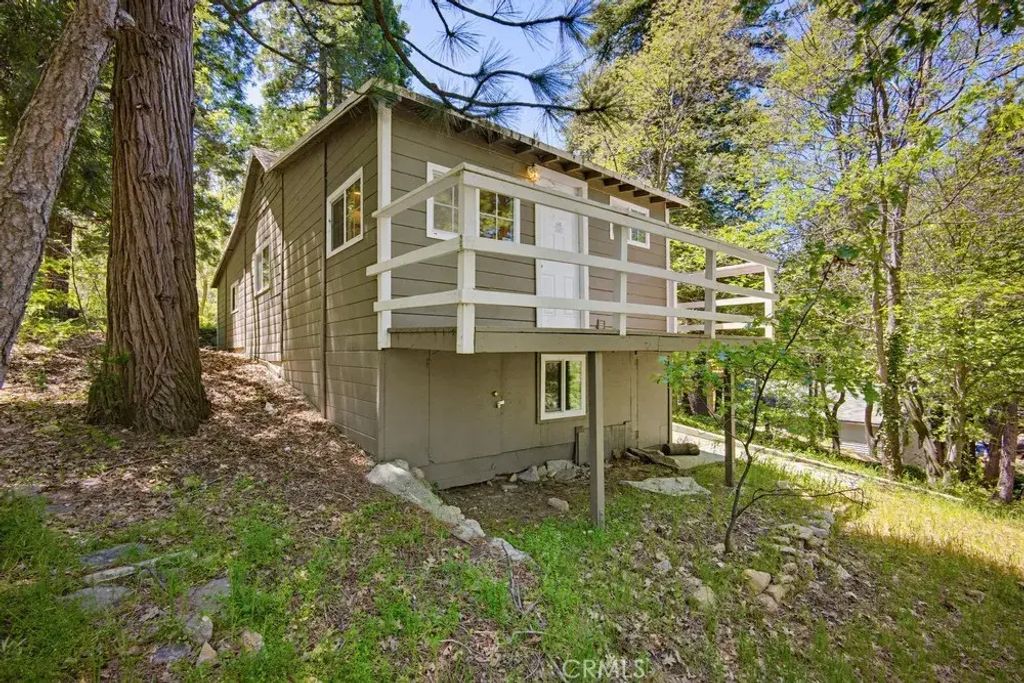 22951 Redwood, Crestline