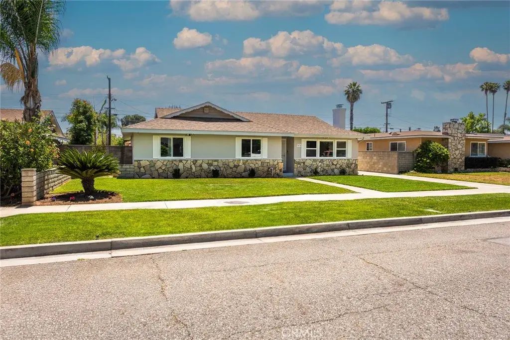 5470 Greenbrier Dr, Riverside