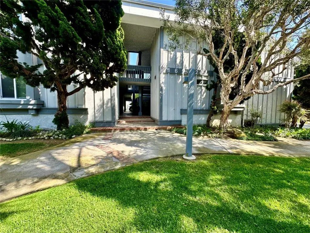 16982 Pacific Coast, Huntington Beach