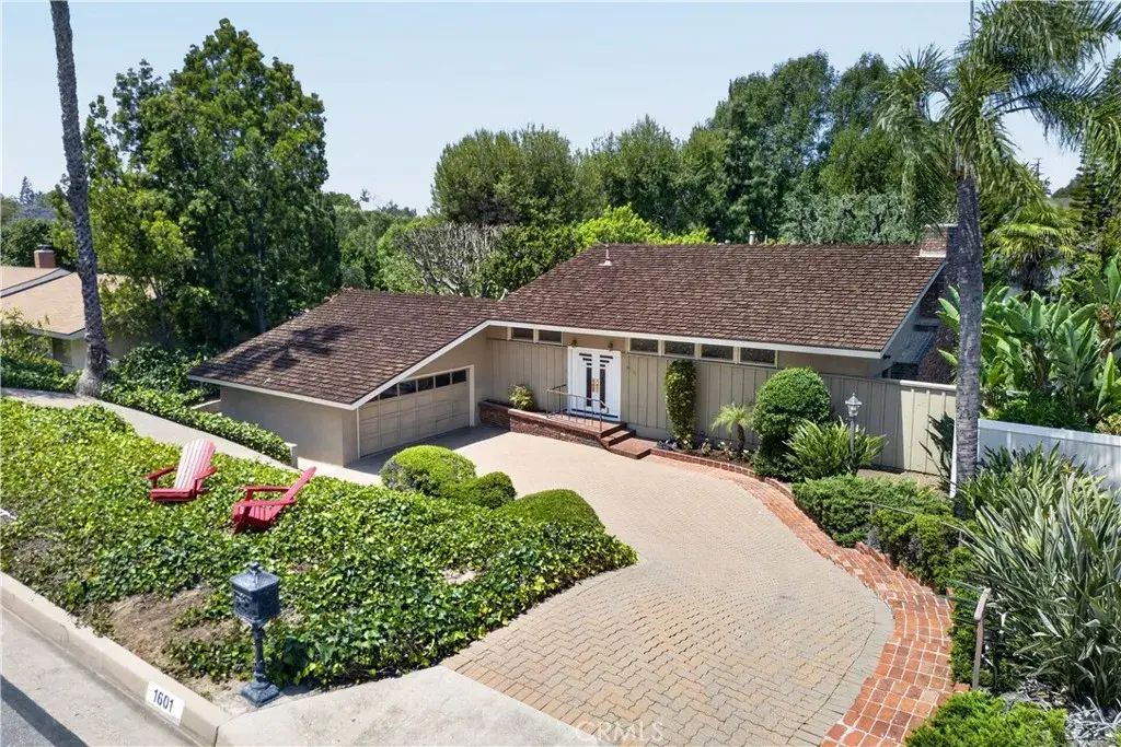 1601 Avolencia, Fullerton