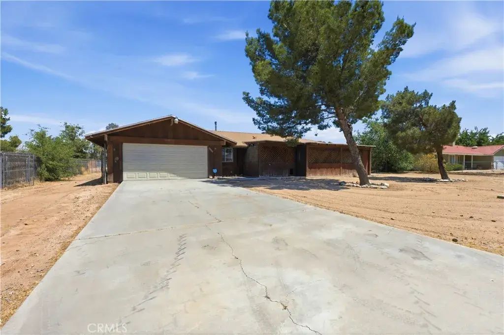 12365 Waynoka Road, Apple Valley